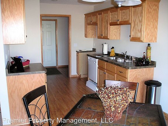 4th image of 2432 42nd Ave S