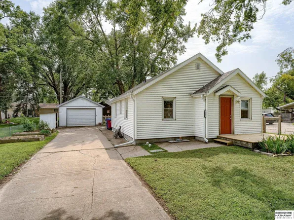 217 W Charles St, Valley, NE 68064