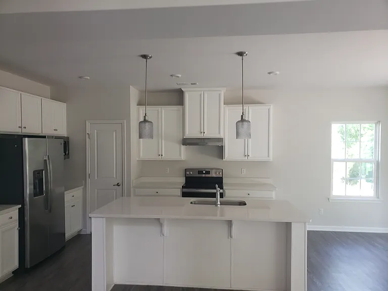 912 Fancher Ln — Photo 2