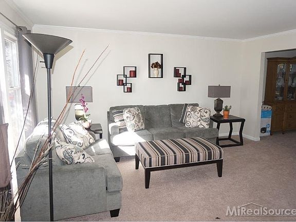 5th image of 34727 Bunker Hill Dr
