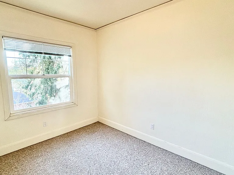T0108 - Laurelview Apartments — Photo 21