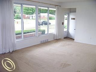 3rd image of 35952 Parkdale St