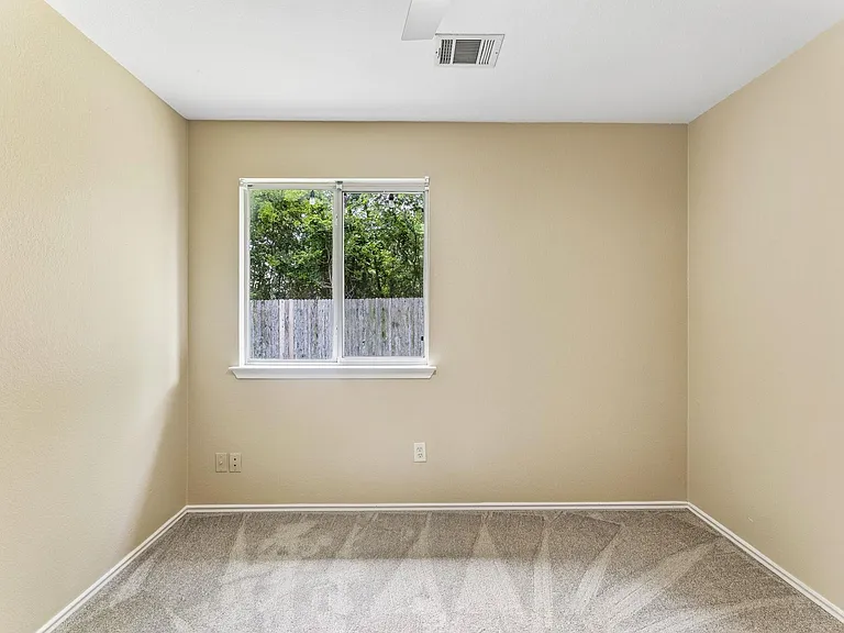 1911 Ralph C Craig Ln — Photo 18