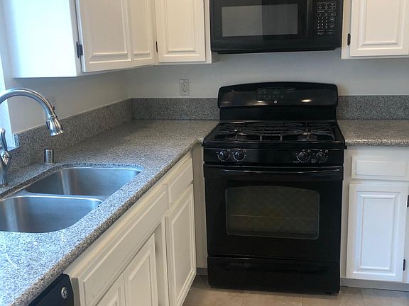 4th image of 1606 S Barrington Ave APT 2