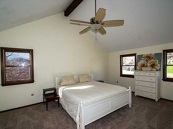 5th image of 10075 Oakridge Dr