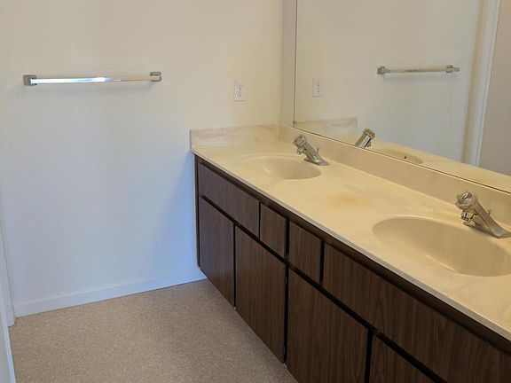 3rd image of 911 Apricot Ave APT B