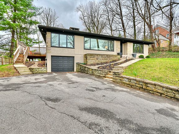 2nd image of 1083 Montague Rd