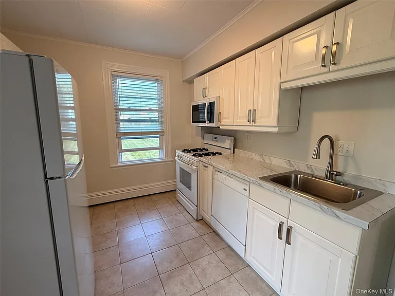 13-15 Cherry Ave #13 — Photo 7