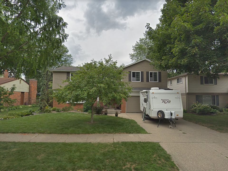 1st image of 21511 Birchwood St