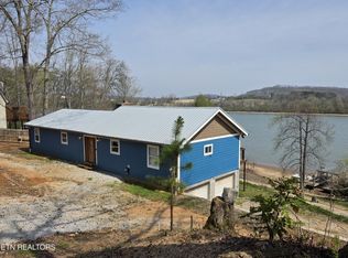 269 Lakeshore Vista Dr, Kingston, TN 37763