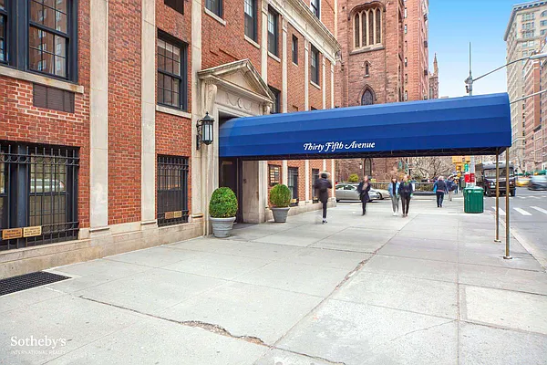 Sold by Sotheby's International Realty | media 7