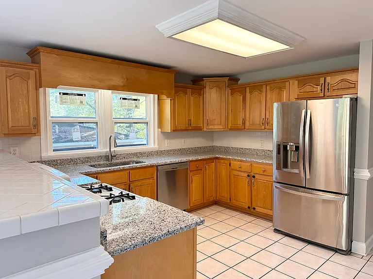 202 Hooper Ave SE — Photo 4