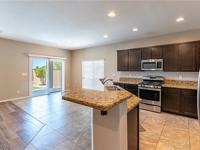 205 Dela Cruz Ave — Photo 6