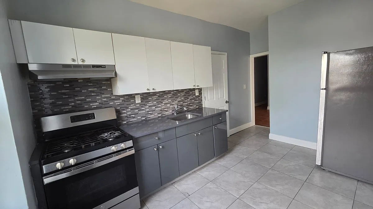 Building Photo - 6 N 21st St #34