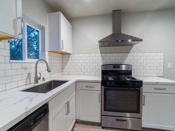 3rd image of 463 S Woodrow Ave