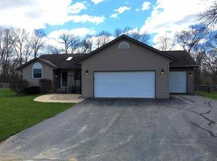 917 Crystal Dr, Machesney Park, IL 61115