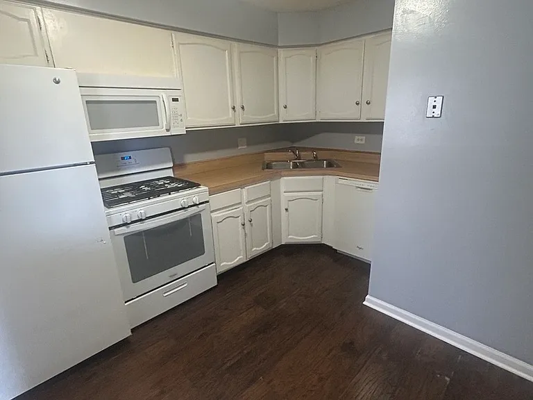 169 Gregory St #13 — Photo 4