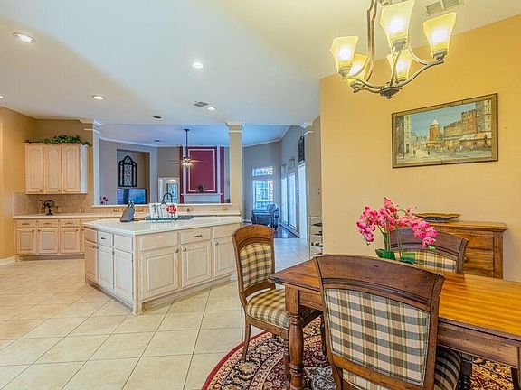 4th image of 1701 Berwick Dr