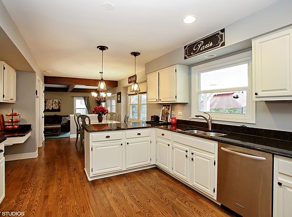 3rd image of 3890 Moulin Ln