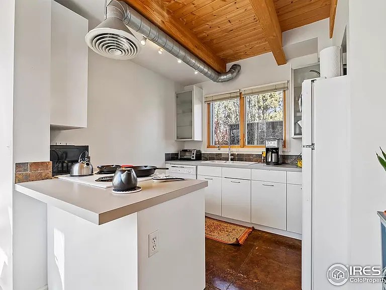 615 Peterson St #1 — Photo 6
