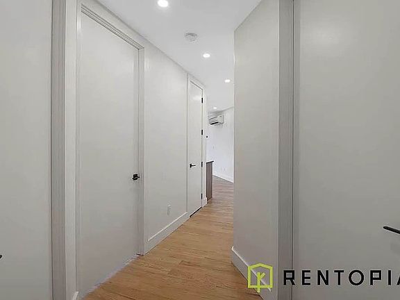 5th image of 49 Borinquen Pl #607A