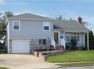 116 Colony Ln, Syosset, NY 11791