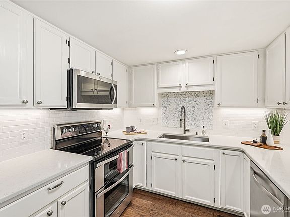 4th image of 4081 224th Lane SE #210