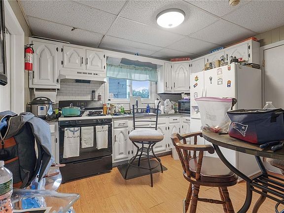3rd image of 39 Highland St