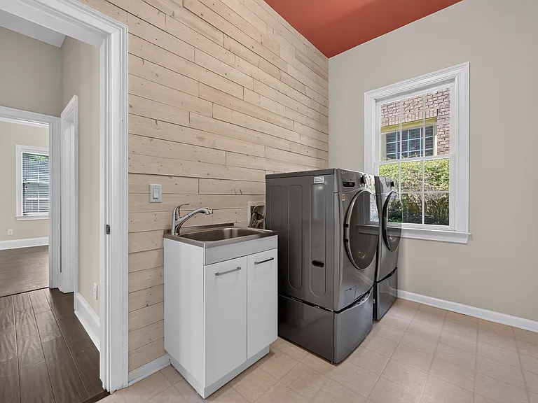 415 Wembley Cir — Photo 44
