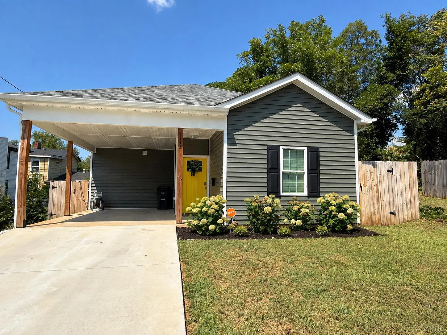 3 bed, 1081 sqft, $1,800 — Photo 1