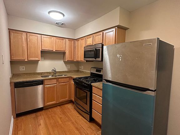 4th image of 1415 W Lunt Ave APT 304