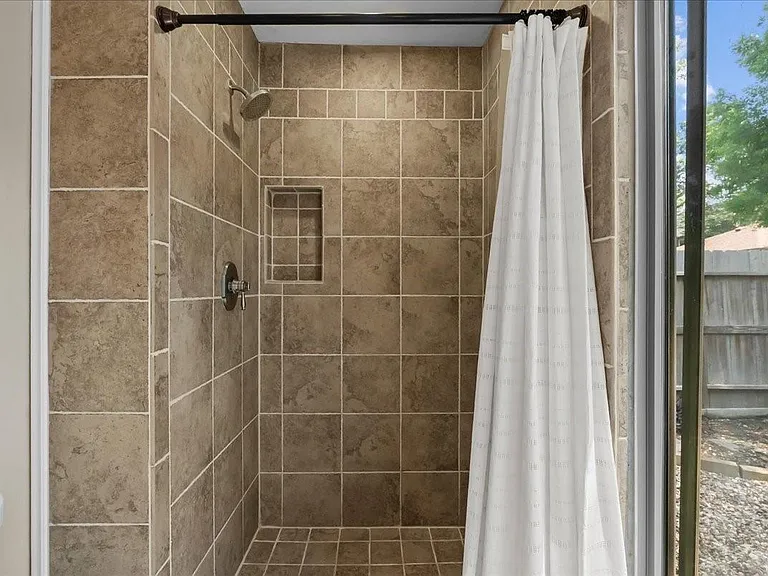 1626 Lake Bluff Dr — Photo 16