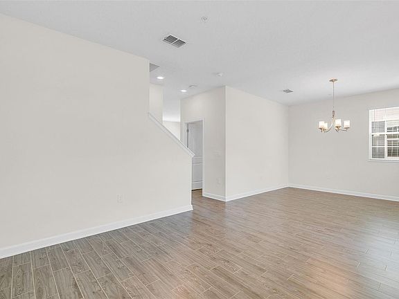 4th image of 12012 Sonnet Ave