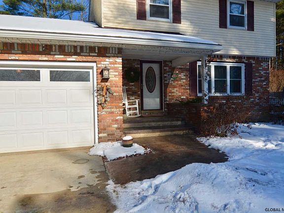 3rd image of 2 Pine Knoll Dr