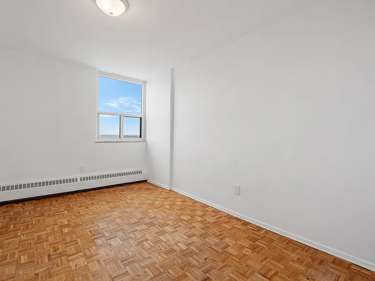 250 Frederick St — Photo 16
