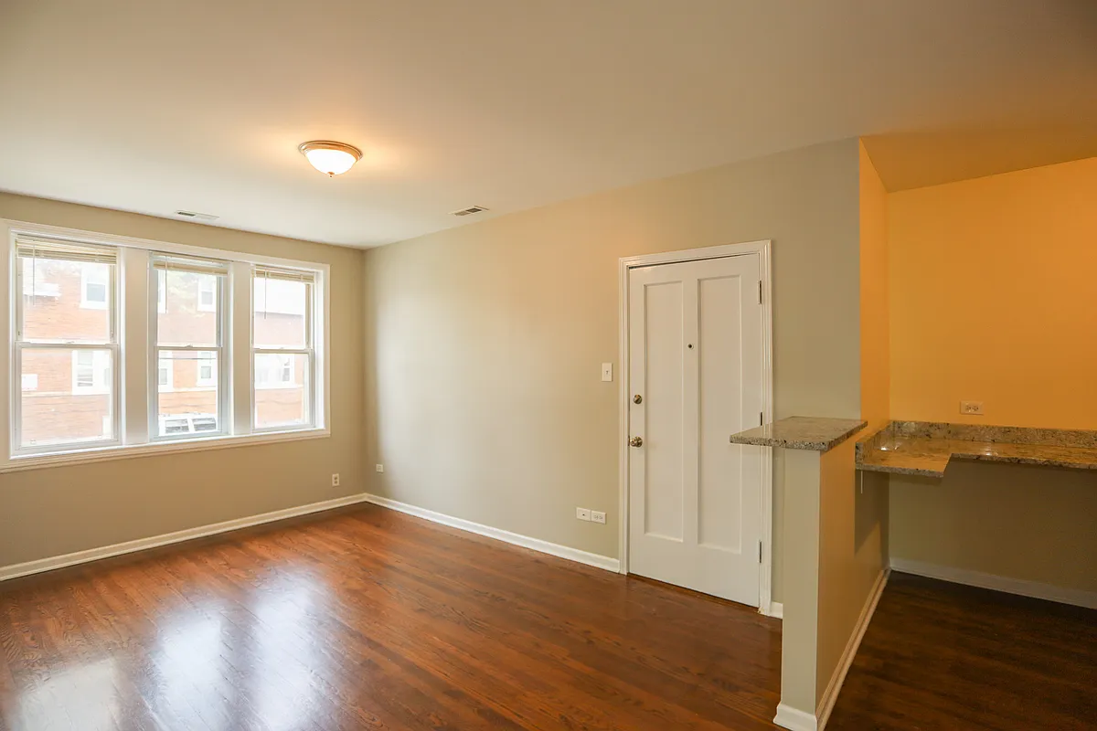 Building Photo - 2705 N Kilpatrick Ave #1