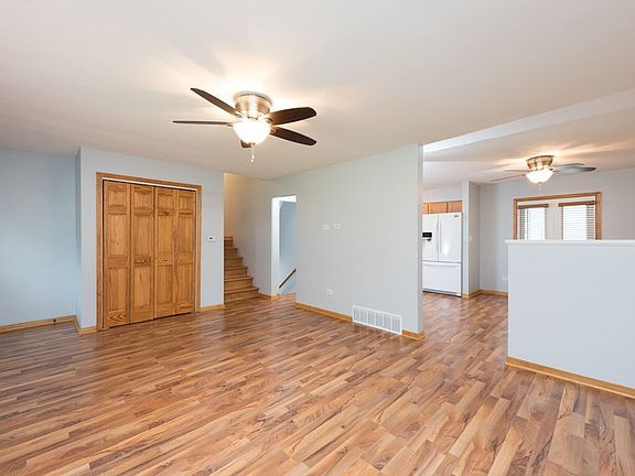 5th image of 33461 N Evergreen Dr