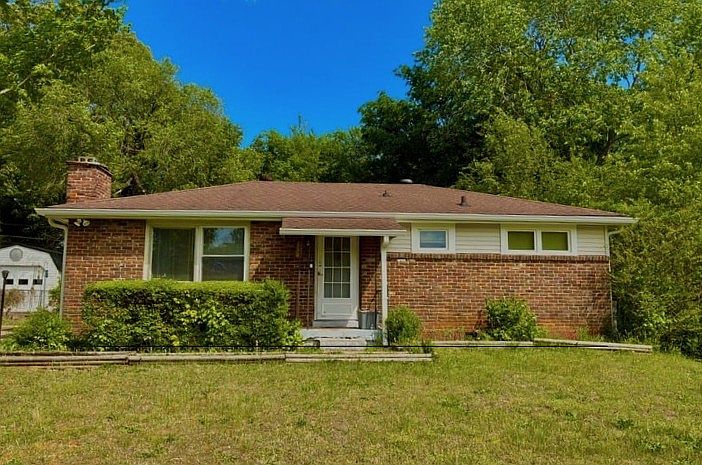 1st image of 819 Country Club Dr