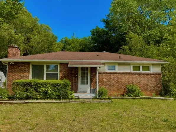 819 Country Club Dr, Clarksville, TN 37043