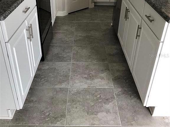 5th image of 7111 Grand Elm Dr