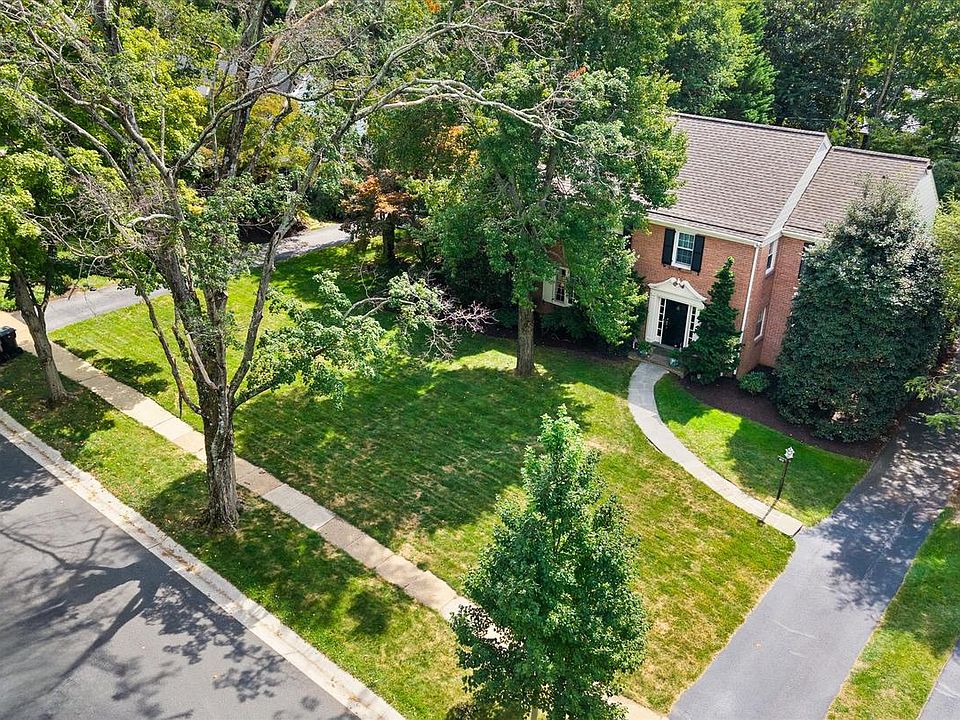 2nd image of 904 Stuart Rd