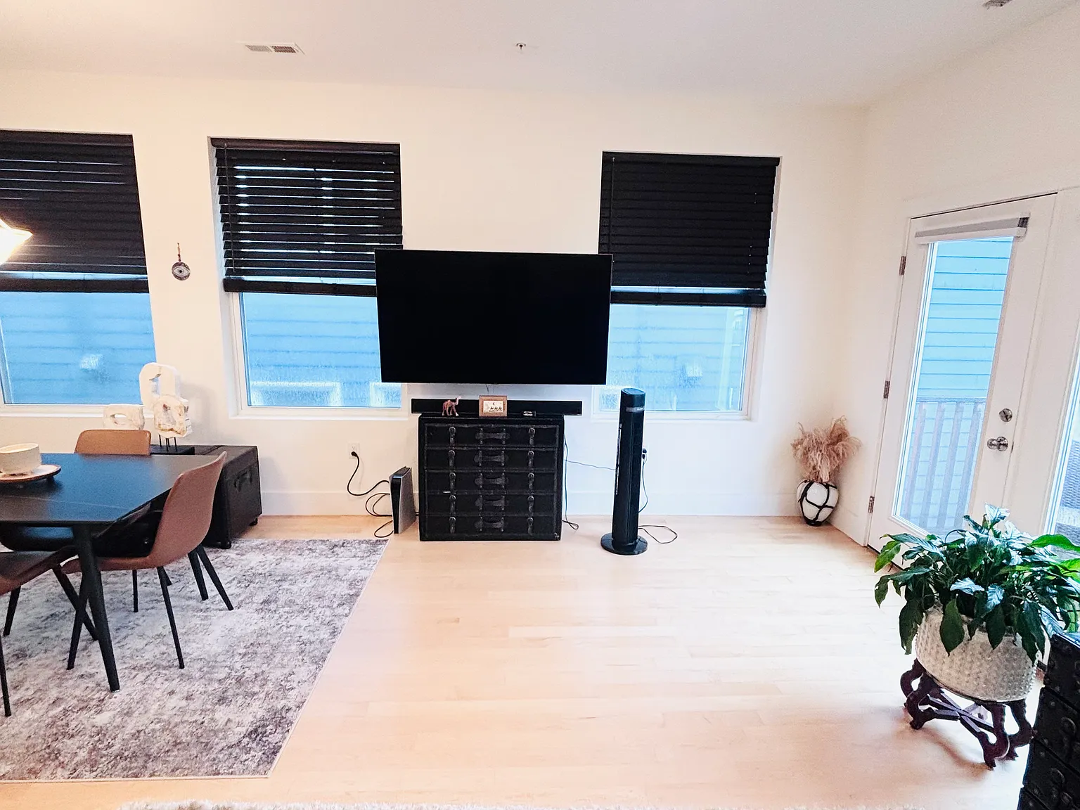 2 bed, 1090 sqft, $2,950 — Photo 3