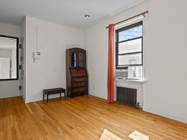 21-37 33rd Street image 4 of 11