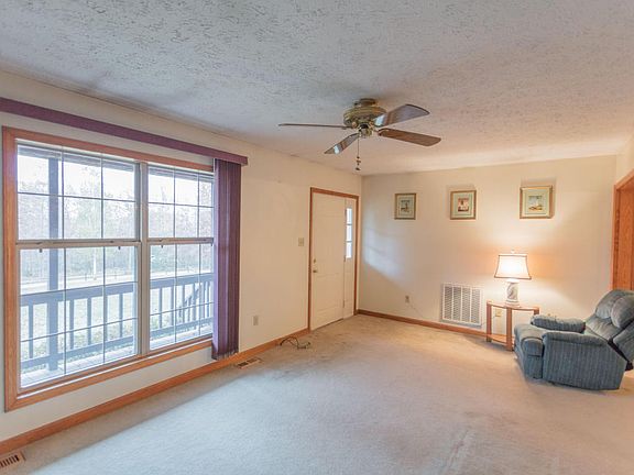 3rd image of 776 Short Hill Dr