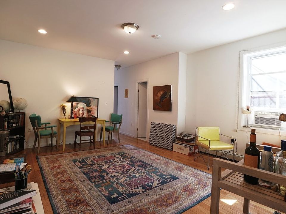 1st image of 254 Menahan St APT 3