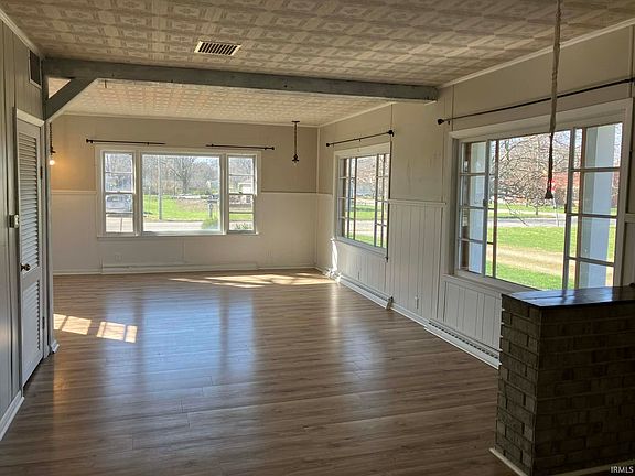 4th image of 306 E Main St