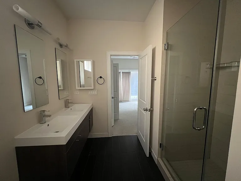 1844 N California Ave — Photo 10