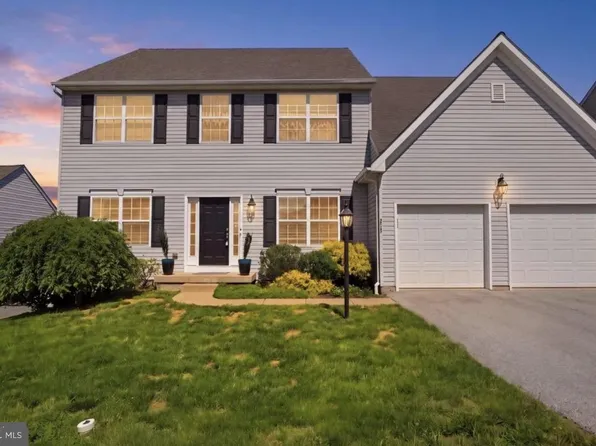 215 Azalea Dr, Windsor, PA 17366