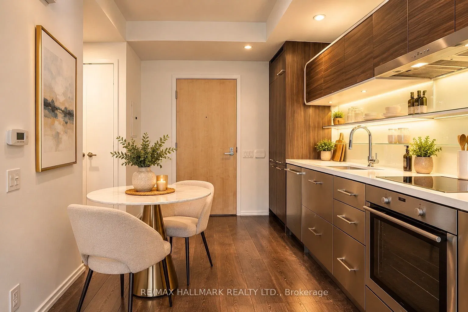 Chaz Yorkville — Photo 4