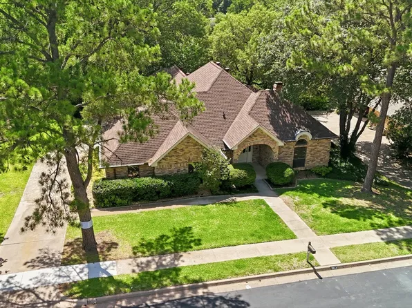 3813 Cambridge Cir W, Bedford, TX 76021